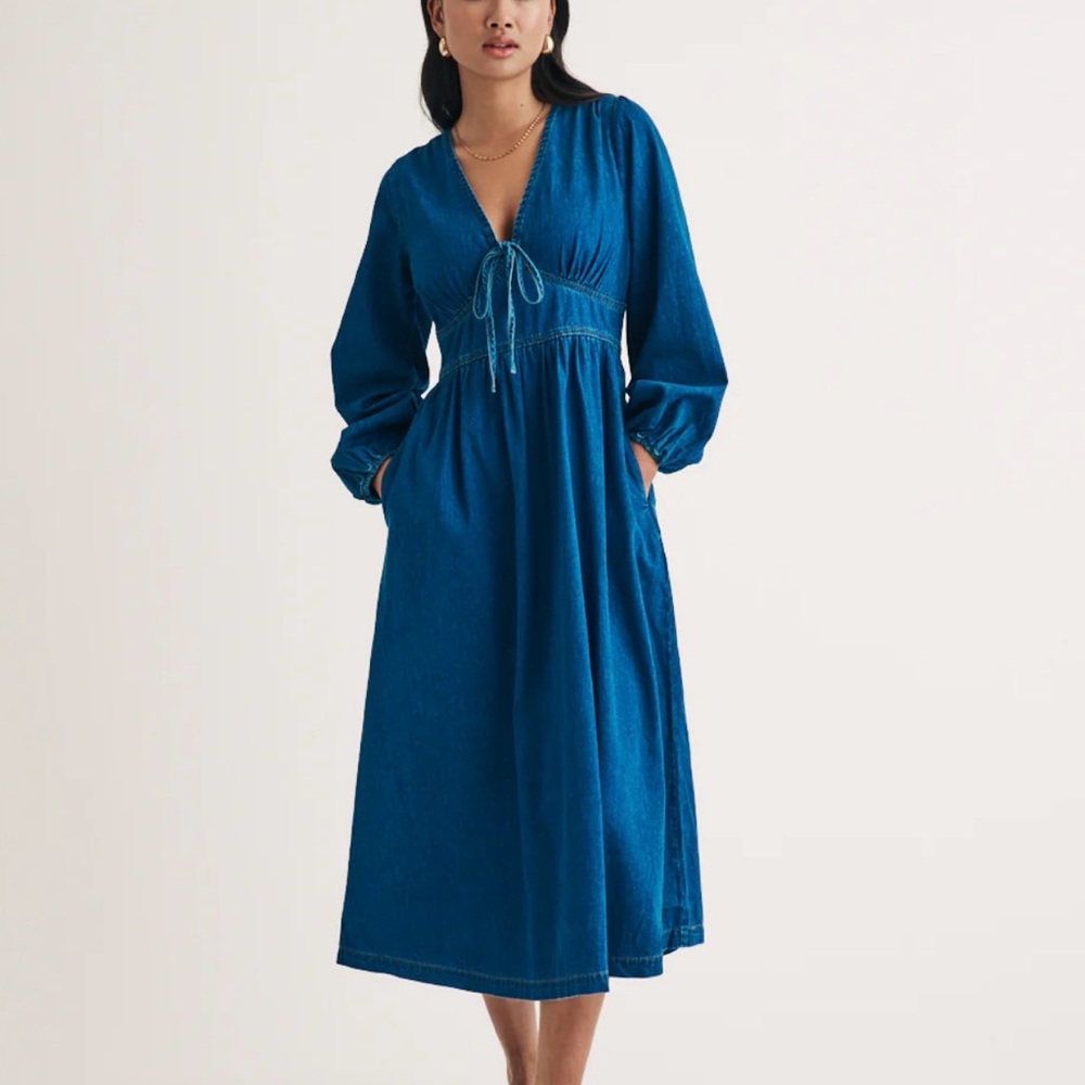NWT Crescent Tie Front Smocked
Waist Maxi Dress